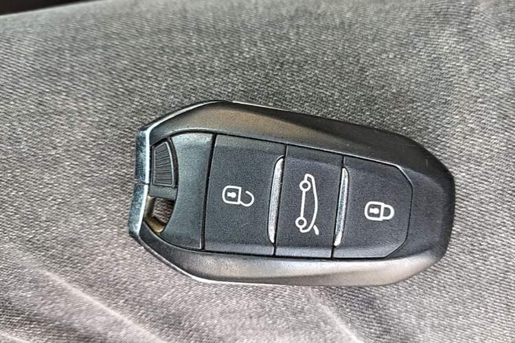 Used Peugeot 5008 2017 350THP 5-Seat Elite Edition Interior 1