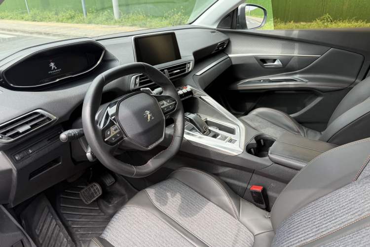 Used Peugeot 5008 2017 380THP 7-Seater Elite Edition Interior 2