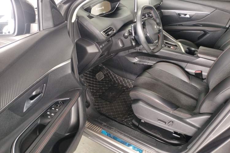 Used Peugeot 5008 2017 380THP 5-Seater Elite Edition Interior 3