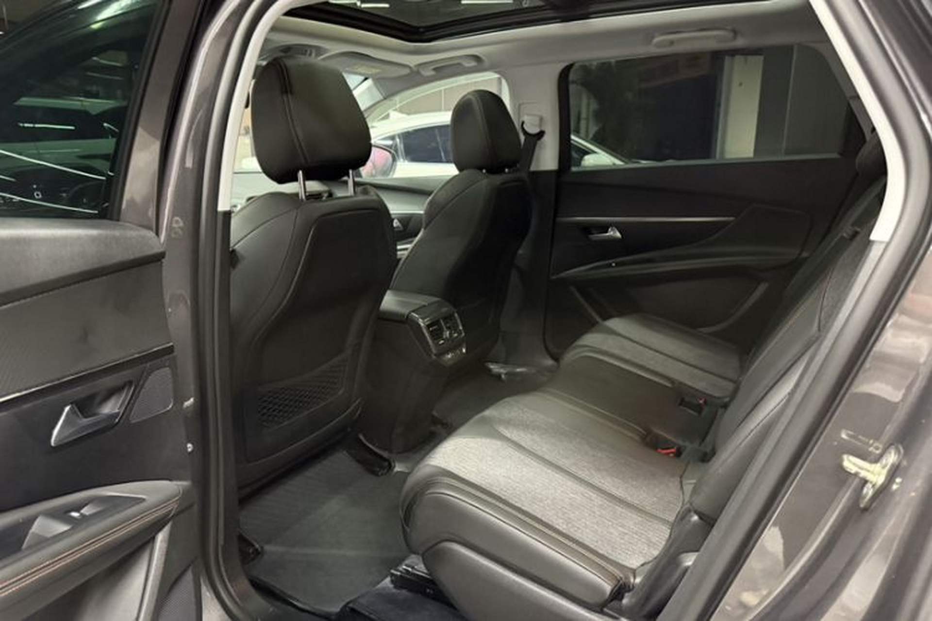 Used Peugeot 5008 2017 350THP 5-Seat Elite Edition Interior 3