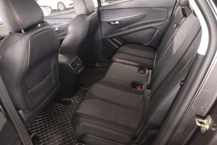 Used Peugeot 5008 2017 380THP 5-Seater Elite Edition Interior 4