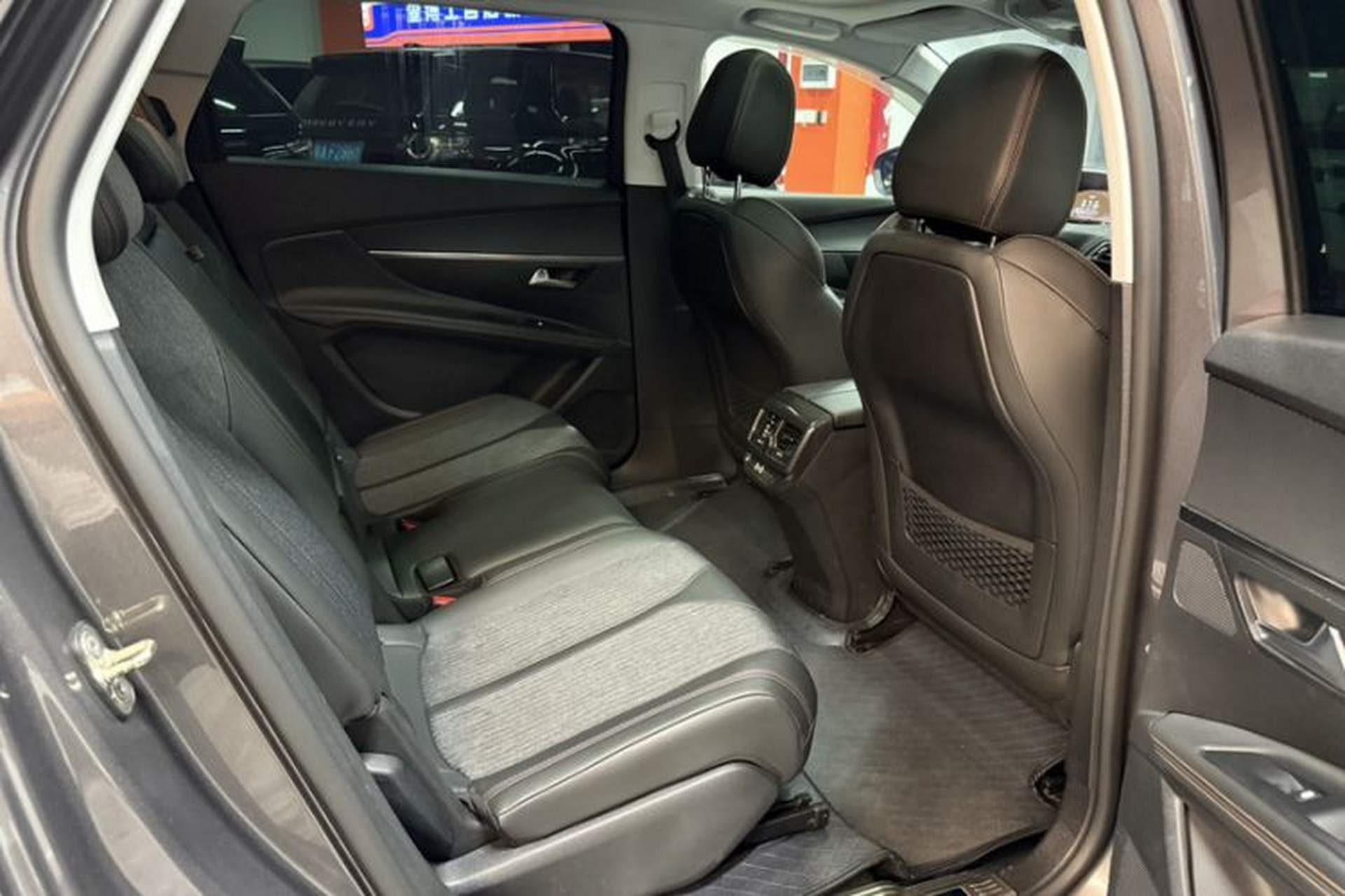 Used Peugeot 5008 2017 350THP 5-Seat Elite Edition Interior 4