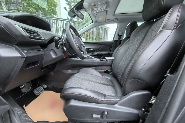 Used Peugeot 5008 2017 350THP 5-Seat Elite Edition Interior 4