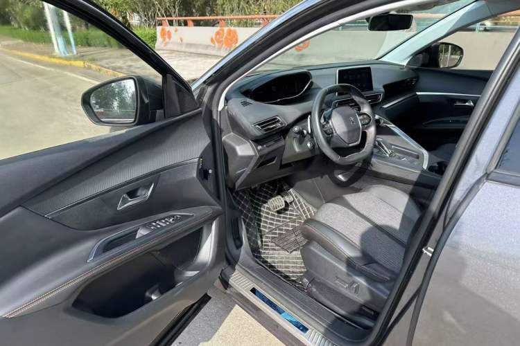 Used Peugeot 5008 2017 380THP 5-Seater Elite Edition Interior 5