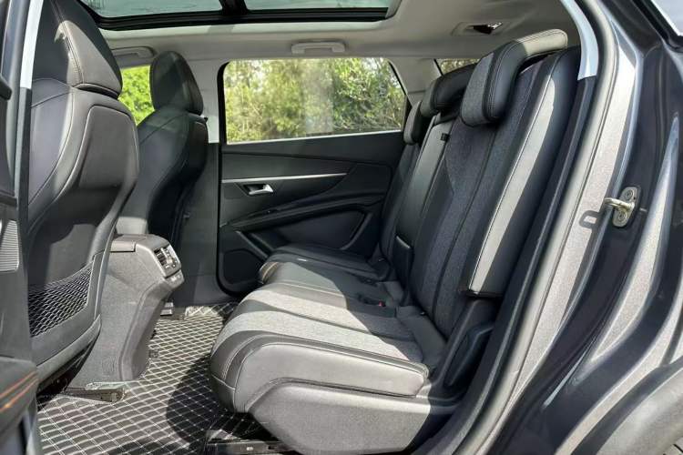 Used Peugeot 5008 2017 380THP 5-Seater Elite Edition Interior 6
