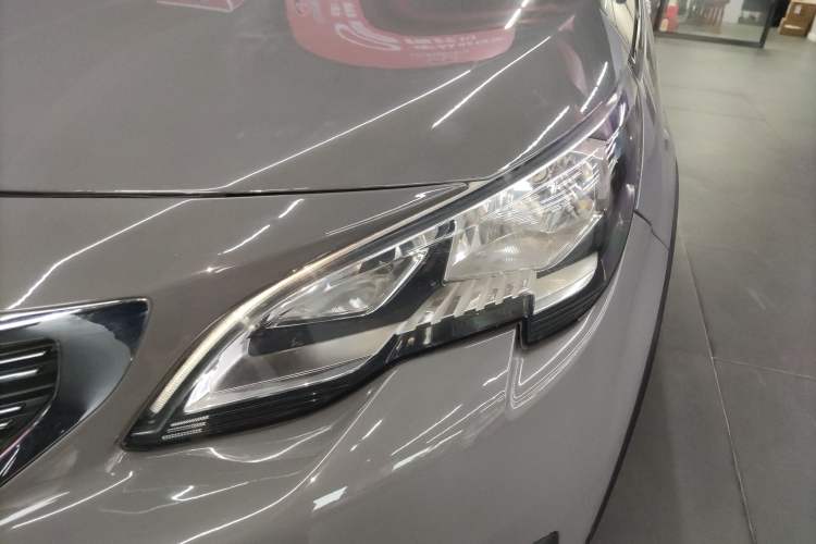 Used Peugeot 5008 2017 350THP 7-Seater Elite Edition Left Front Headlight