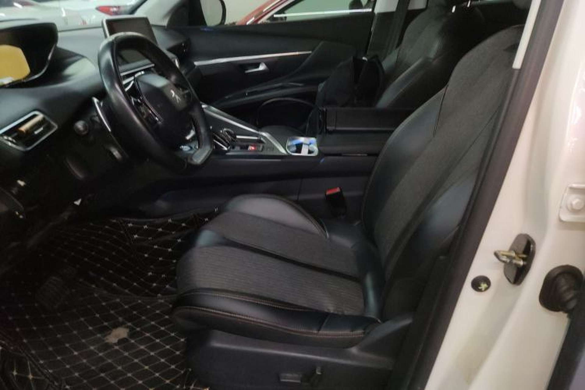 Used Peugeot 5008 2017 350THP 7-Seater Elite Edition Left Front Seat