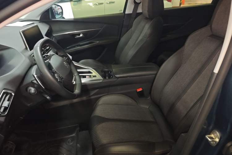 Used Peugeot 5008 2017 380THP 7-Seater Elite Edition Left Front Seat