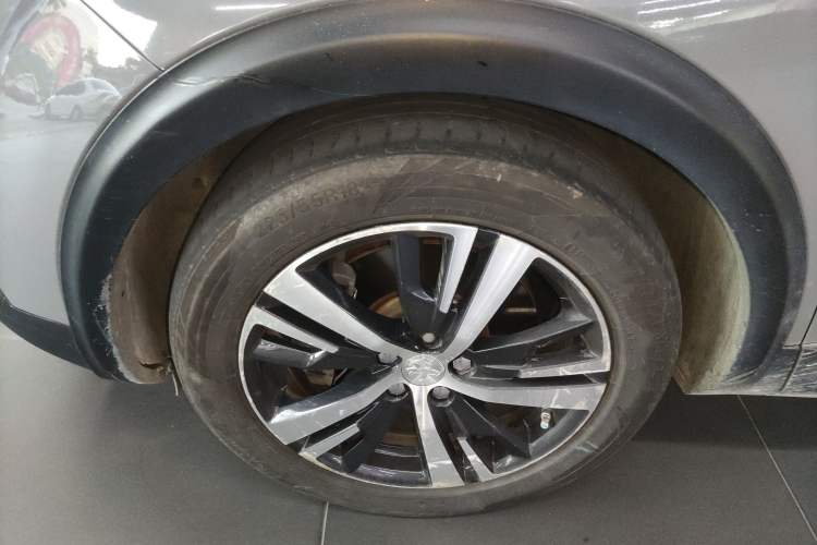 Used Peugeot 5008 2017 350THP 7-Seater Elite Edition Left Front Wheel Hub