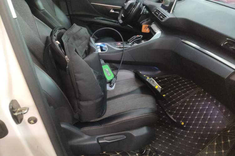 Used Peugeot 5008 2017 350THP 7-Seater Elite Edition Right Front Seat