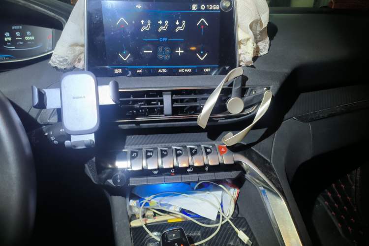 Used Peugeot 5008 2017 350THP 7-Seater Elite Edition Audio And AC Panel