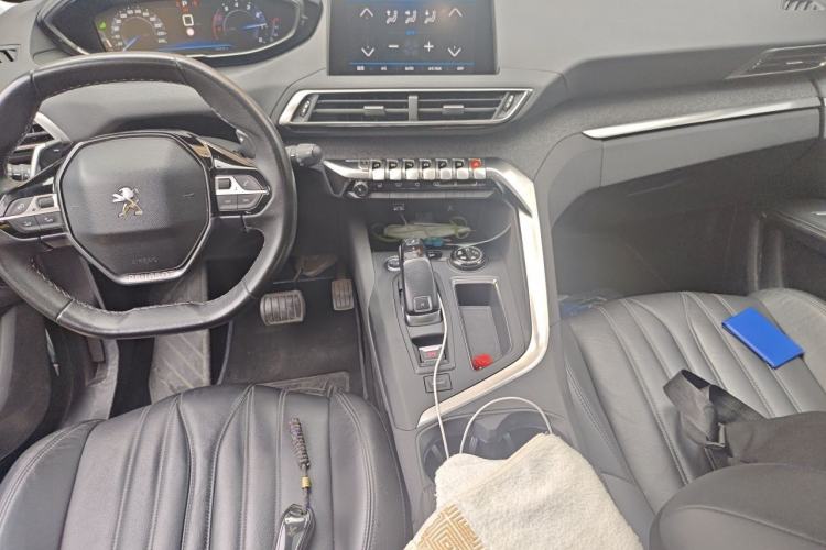 Used Peugeot 5008 2017 380THP 7-Seater Luxury Edition Center Console