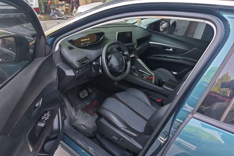 Used Peugeot 5008 2017 350THP 7-Seater Elite Edition Driver Seat