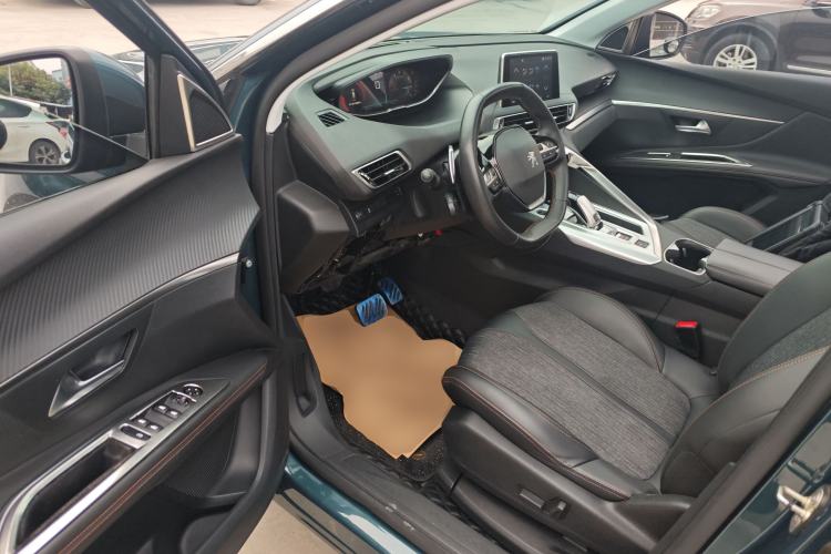 Used Peugeot 5008 2017 350THP 7-Seater Elite Edition Driver Seat
