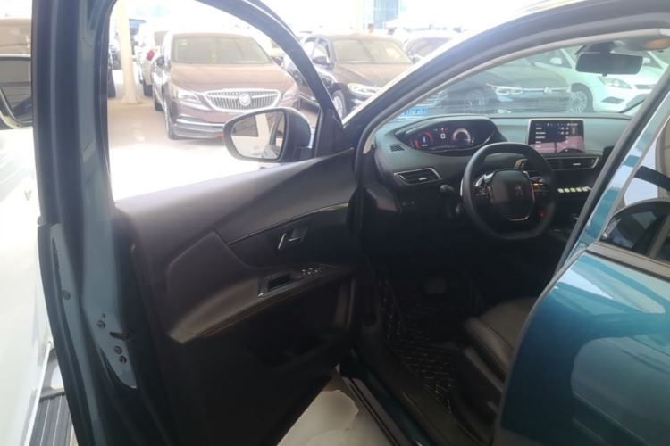 Used Peugeot 5008 2017 380THP 7-Seater Elite Edition Driver Seat