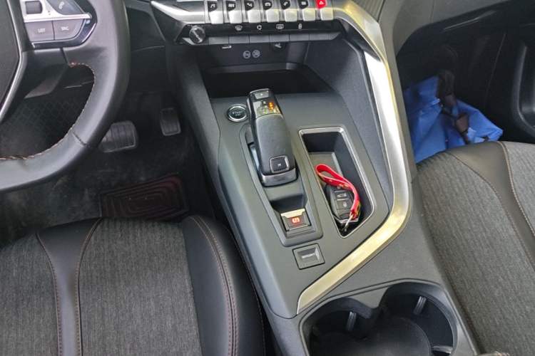 Used Peugeot 5008 2017 350THP 7-Seater Elite Edition Gear Lever