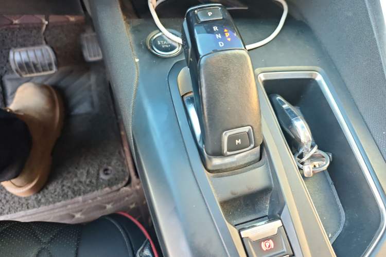 Used Peugeot 5008 2017 380THP 7-Seater Elite Edition Gear Lever
