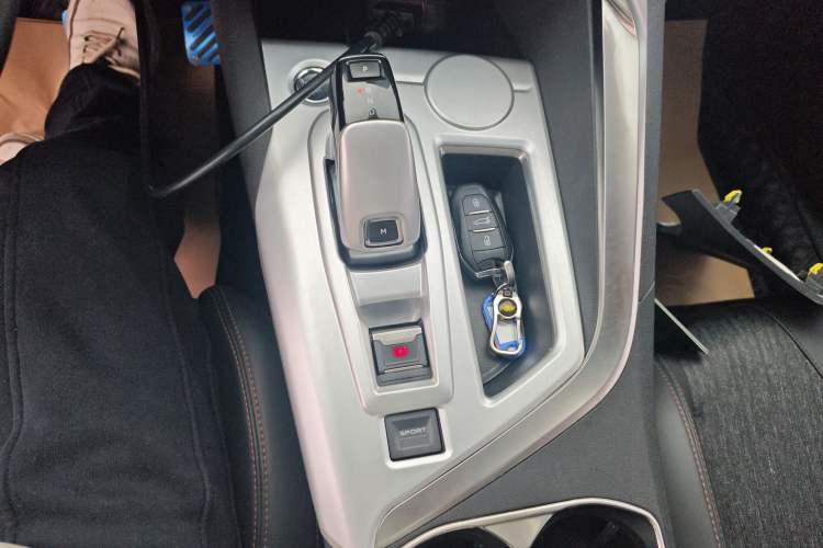 Used Peugeot 5008 2017 350THP 7-Seater Elite Edition Gear Lever