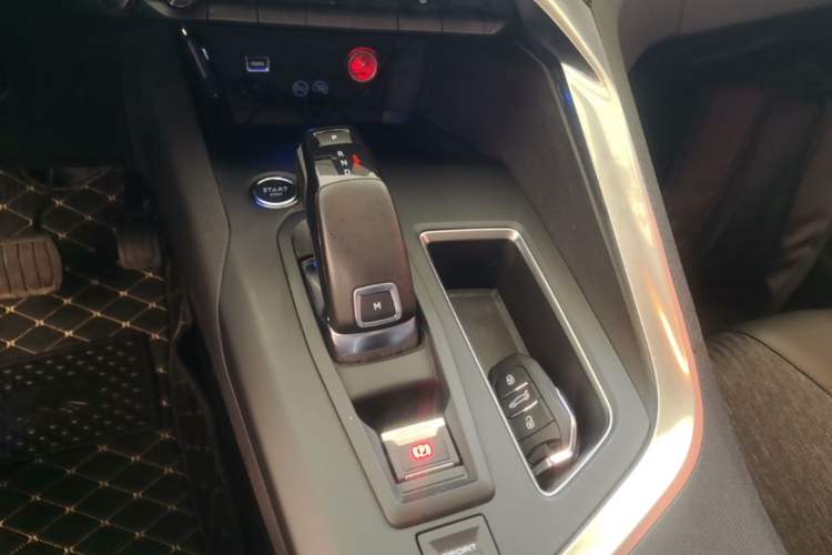 Used Peugeot 5008 2017 380THP 7-Seater Elite Edition Gear Lever