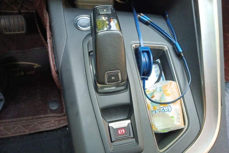 Used Peugeot 5008 2017 380THP 7-Seater Elite Edition Gear Lever