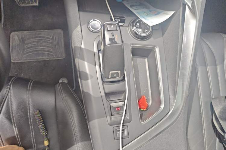 Used Peugeot 5008 2017 380THP 7-Seater Luxury Edition Gear Lever