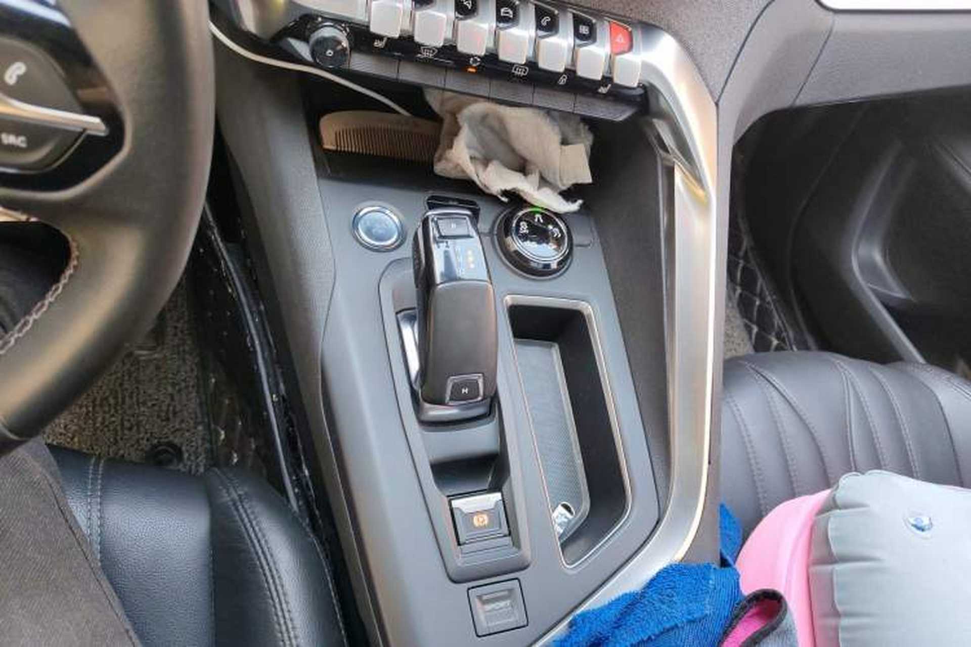 Used Peugeot 5008 2017 380THP 7-Seater Luxury Edition Gear Lever
