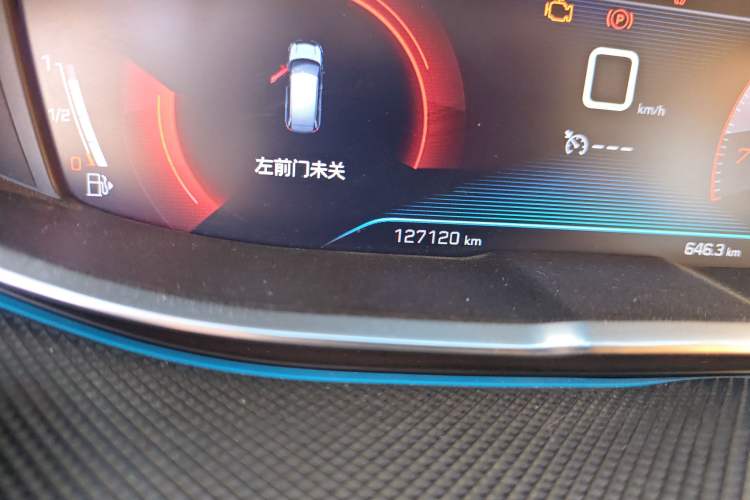Used Peugeot 5008 2017 380THP 7-Seater Elite Edition Odometer Close Up