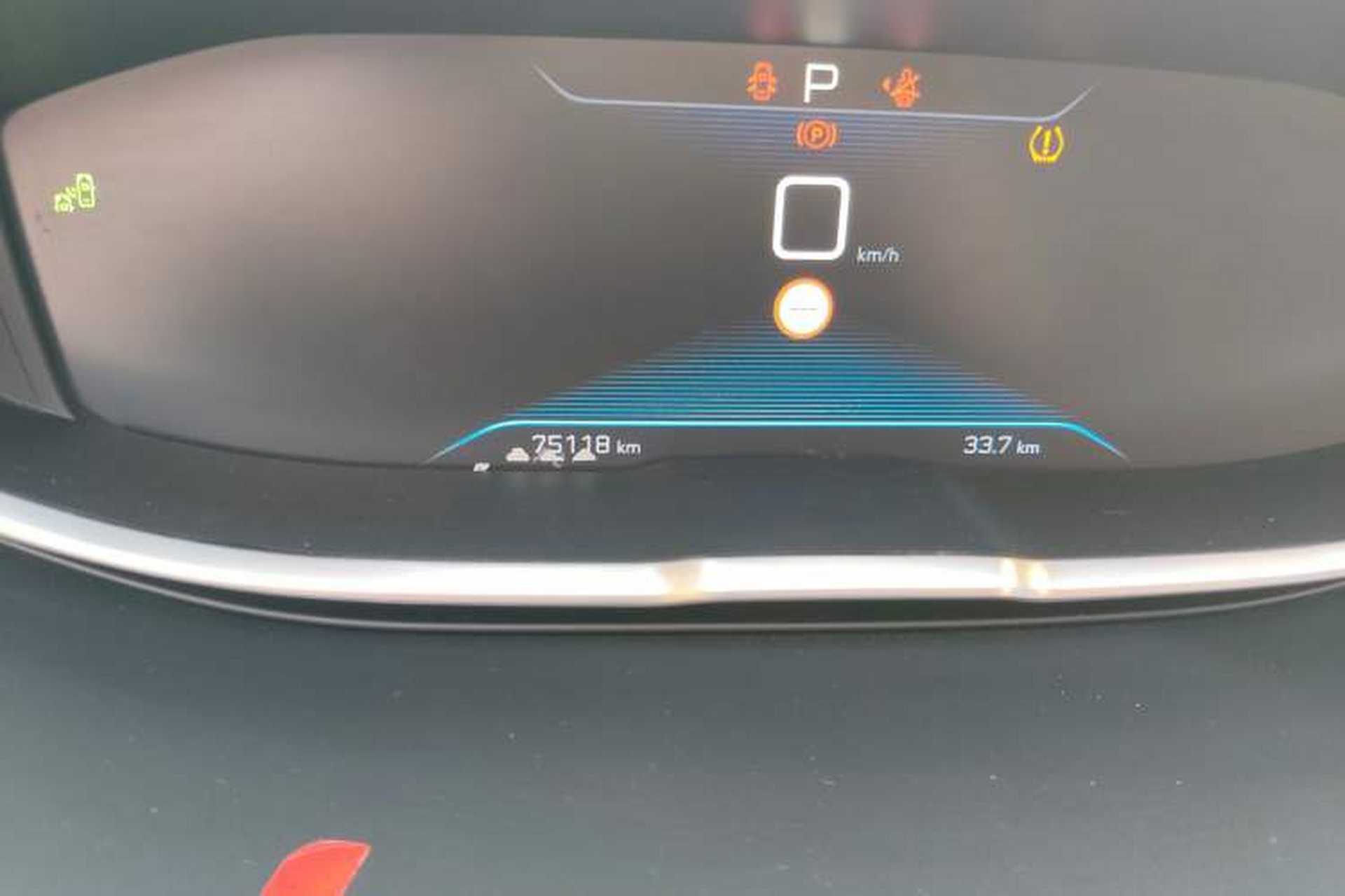 Used Peugeot 5008 2017 380THP 7-Seater Luxury Edition Odometer Close Up