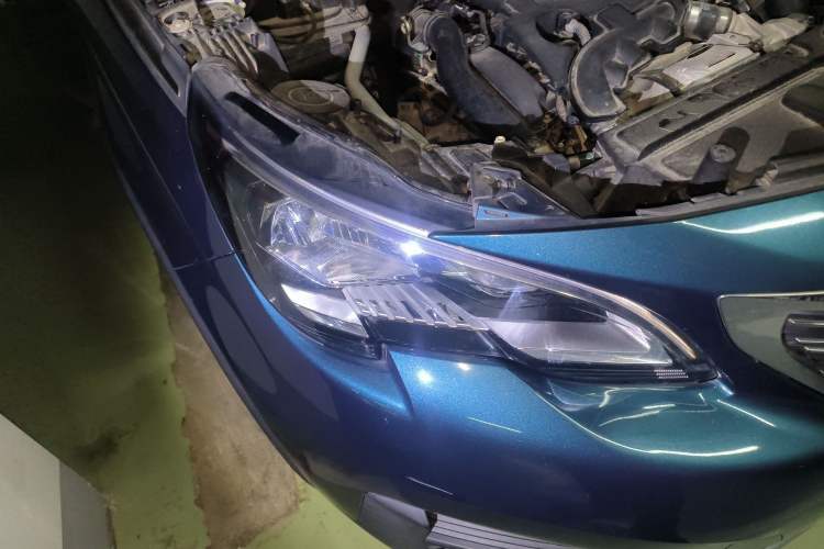 Used Peugeot 5008 2017 350THP 7-Seater Elite Edition Right Front Headlight