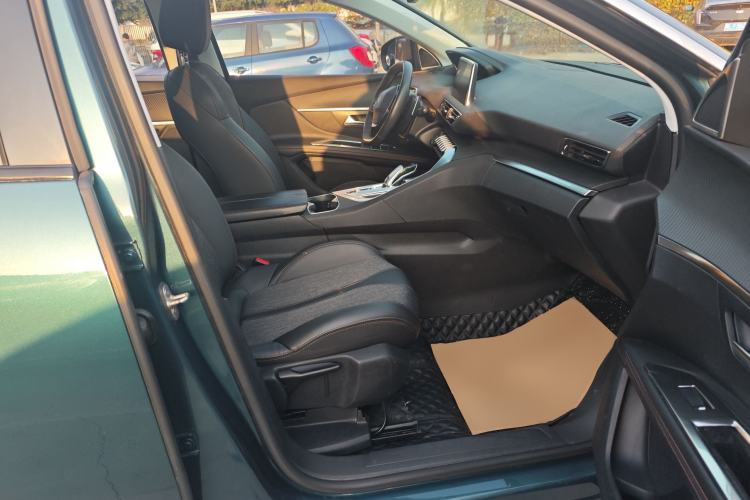 Used Peugeot 5008 2017 350THP 7-Seater Elite Edition Right Front Seat