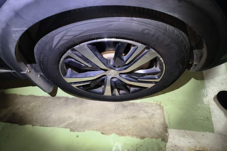 Used Peugeot 5008 2017 350THP 7-Seater Elite Edition Right Front Wheel Hub