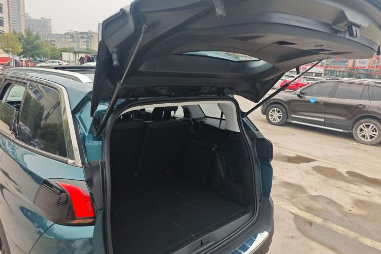 Used Peugeot 5008 2017 350THP 7-Seater Elite Edition Trunk