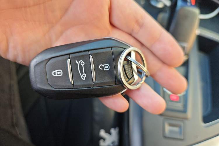 Used Peugeot 5008 2017 380THP 7-Seater Elite Edition Vehicle Key