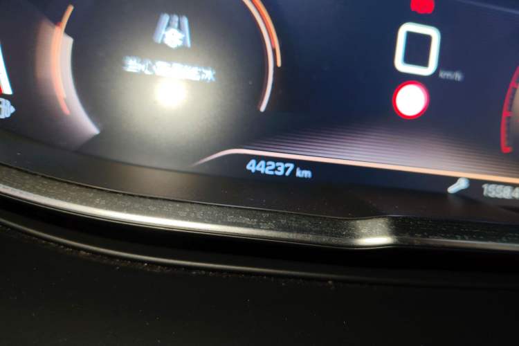 Used Peugeot 5008 2017 380THP 7-Seater Luxury GT Edition Odometer Close Up