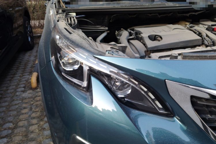 Used Peugeot 5008 2017 380THP 7-Seater Luxury GT Edition Right Front Headlight