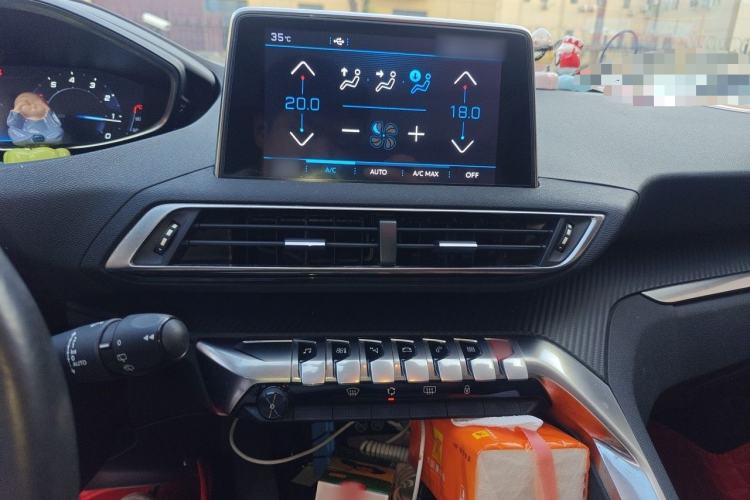 Used Peugeot 5008 2017 380THP 5-Seater Elite Edition Audio And AC Panel