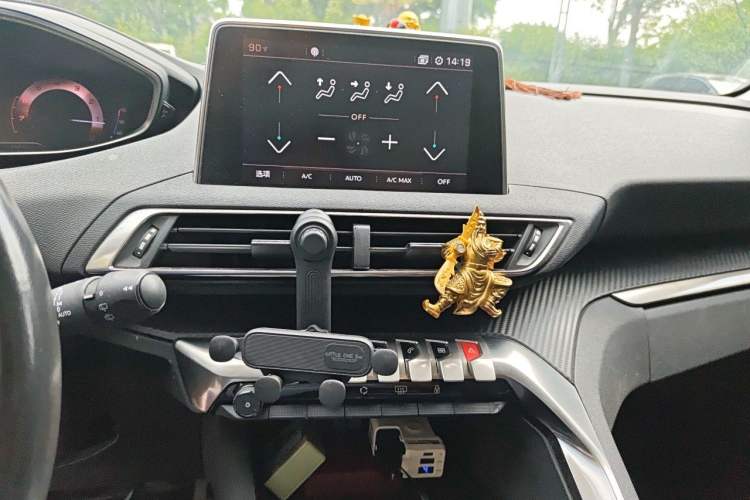 Used Peugeot 5008 2017 380THP 7-Seater Elite Edition Audio And AC Panel