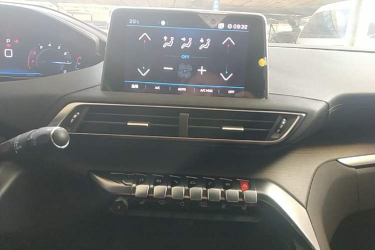Used Peugeot 5008 2017 380THP 7-Seater Luxury GT Edition Audio And AC Panel