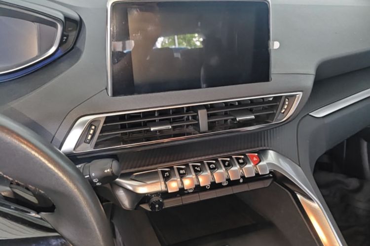 Used Peugeot 5008 2017 380THP 7-Seater Elite Edition Audio And AC Panel