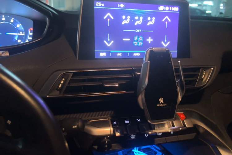 Used Peugeot 5008 2017 380THP 7-Seater Elite Edition Audio And AC Panel