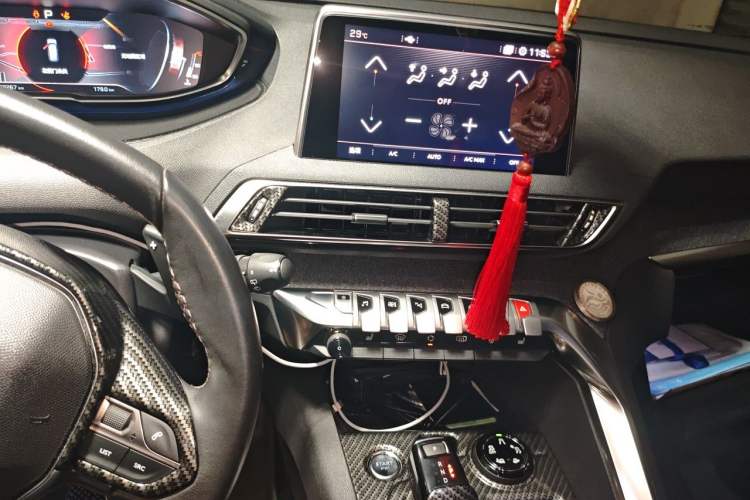 Used Peugeot 5008 2017 380THP 7-Seater Luxury Edition Audio And AC Panel