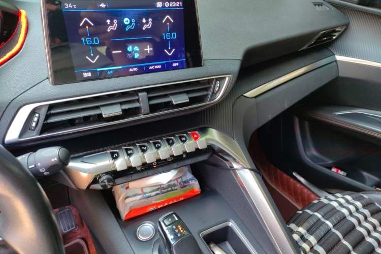 Used Peugeot 5008 2017 380THP 7-Seater Elite Edition Audio And AC Panel