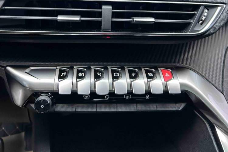 Used Peugeot 5008 2017 380THP 7-Seater Elite Edition Audio And AC Panel