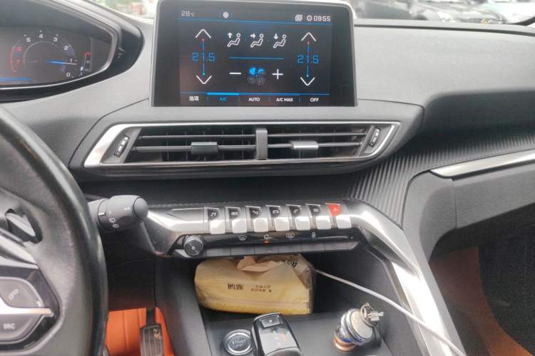 Used Peugeot 5008 2017 380THP 7-Seater Elite Edition Audio And AC Panel