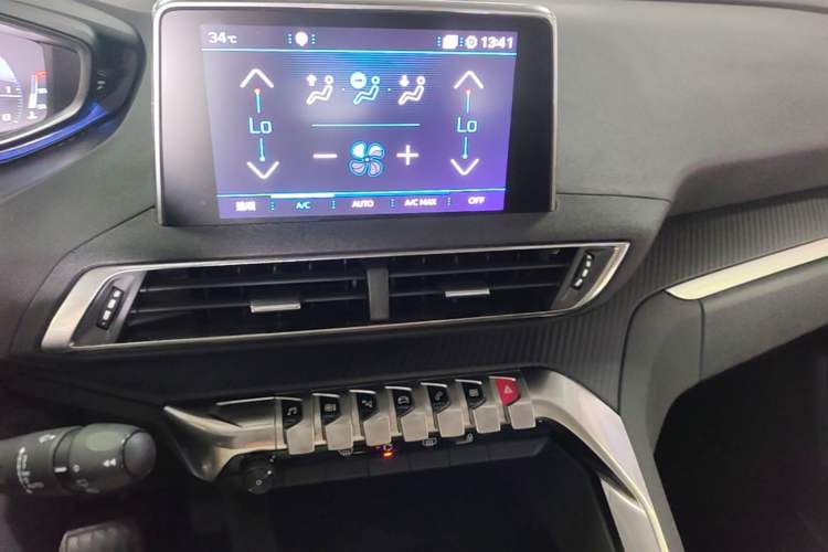 Used Peugeot 5008 2017 350THP 7-Seater Elite Edition Audio And AC Panel