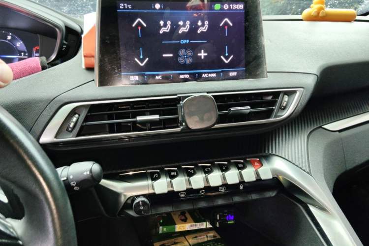 Used Peugeot 5008 2017 380THP 7-Seater Elite Edition Audio And AC Panel