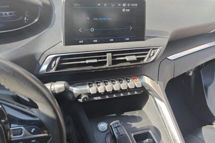 Used Peugeot 5008 2017 380THP 7-Seater Elite Edition Audio And AC Panel