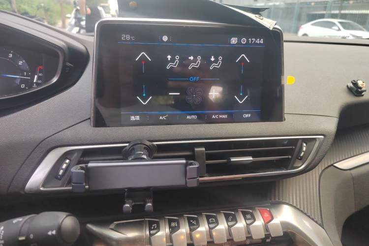 Used Peugeot 5008 2017 350THP 7-Seater Boundless Edition Audio And AC Panel