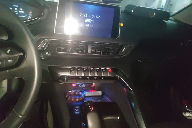 Used Peugeot 5008 2017 380THP 7-Seater Elite Edition Audio And AC Panel