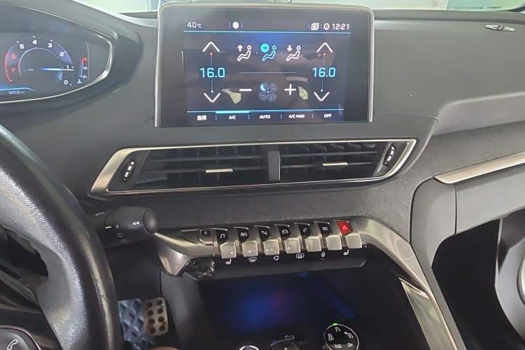 Used Peugeot 5008 2017 380THP 7-Seater Luxury Edition Audio And AC Panel